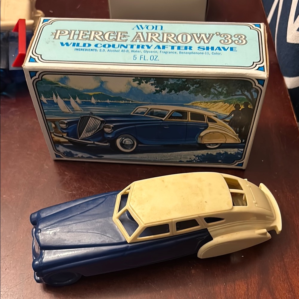 Vintage Avon Pierce Arrow '33 Blue and Cream Car Bottle w box